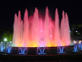 Lo spettacolo della Fontana Magica del Montjuic si svolge solo nel weekend.